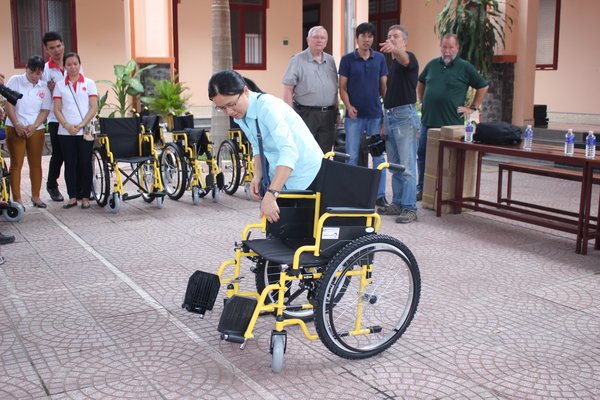 Caritas Việt Nam: Quà Tặng với Người Khuyết Tật