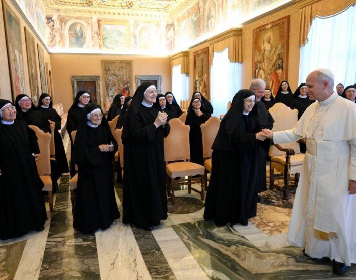 Đức Thánh Cha Lêô XIV tiếp các tham dự viên Đại hội Thường niên của Liên đoàn nữ Đan viện Augustinô ở Ý (@Vatican Media) Đức Thánh Cha Lêô XIV tiếp các tham dự viên Đại hội Thường niên của Liên đoàn nữ Đan viện Augustinô ở Ý (@Vatican Media)