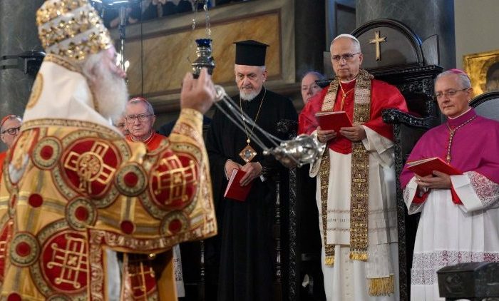 DTC Leo tham du phung vu