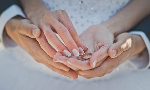 Giáo hội khẳng định hôn nhân là sự kết hiệp giữa một người nam và một người nữ