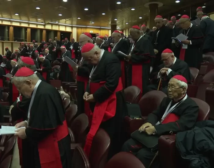 Ket thuc phien hoi nghi Hong y dau tien Ket thuc phien hoi nghi Hong y dau tien