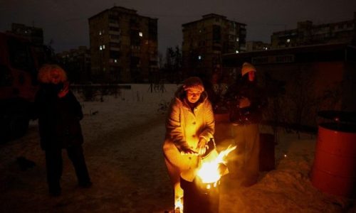 Người dân Kyiv sống trong giá lạnh vì không có sưởi khi các cơ sở hạ tầng năng lượng bị Nga tấn công