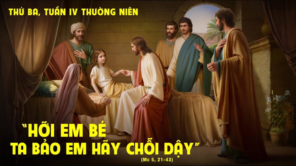  Người cầm lấy tay nó và nói: “Ta-li-tha kum”, có nghĩa là: “Này bé, Thầy truyền cho con: trỗi dậy đi!...