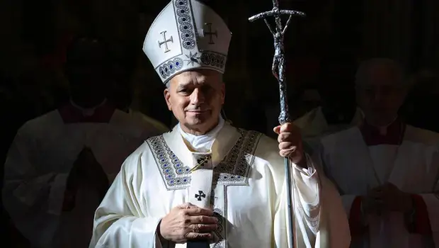 Federico Toniolo là người đạo diễn đứng sau việc thiết kế và may mặc. Ông có nền tảng kiến thức về triết học, thần học và nghệ thuật thánh.....