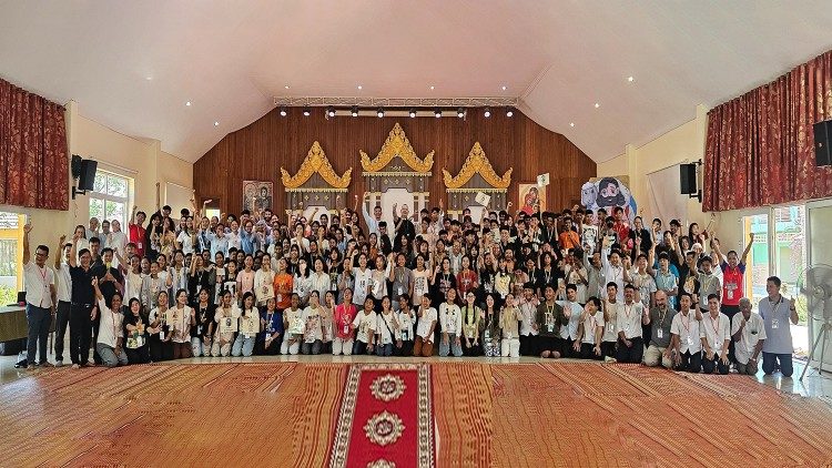 Giáo hội Công giáo tại Campuchia vừa hoàn tất giai đoạn điều tra cấp giáo phận về sự tử đạo của 12 tín hữu trong thời kỳ Khmer Đỏ. Trong số này có Đức cha Joseph Chhmar Salas – vị giám mục người Khmer đầu tiên....