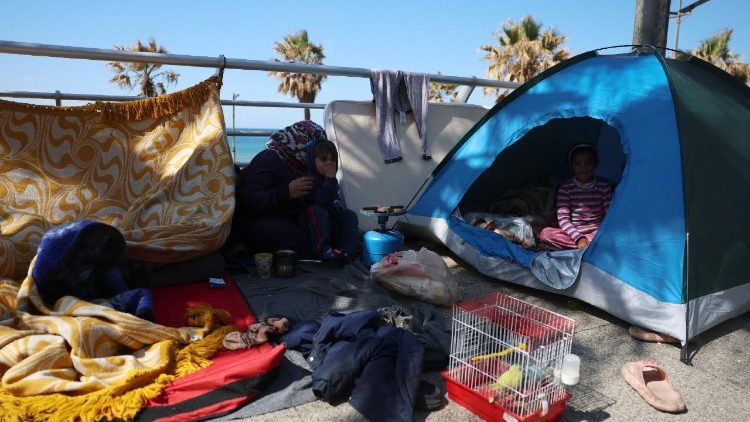 Ngoại trưởng Libăng Youssef Raggi cho biết đã yêu cầu Tòa Thánh “can thiệp và làm trung gian để bảo tồn sự hiện diện của người Kitô hữu” tại ....