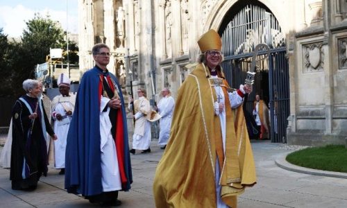 Nữ Tổng Giám mục Sarah Mullally đã nhận ngài tòa Tổng Giám mục giáo phận Anh giáo Canterbury (ANSA)