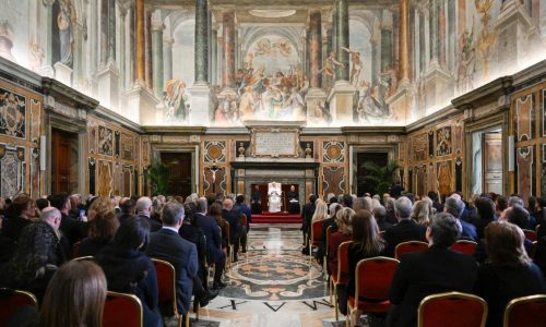 Đức Thánh Cha Lêô IV phát biểu trước các nghị sĩ Đảng Nhân dân châu Âu