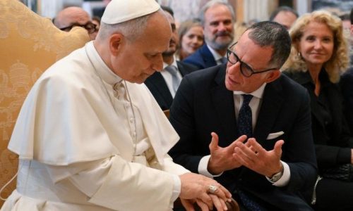 Đức Thánh Cha Lêô XIV gặp gỡ ban lãnh đạo và nhân viên của Viện An sinh Xã hội Quốc gia Ý (@Vatican Media)