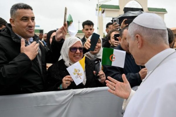 Đức Thánh Cha viếng thăm Annaba (@Vatican Media)