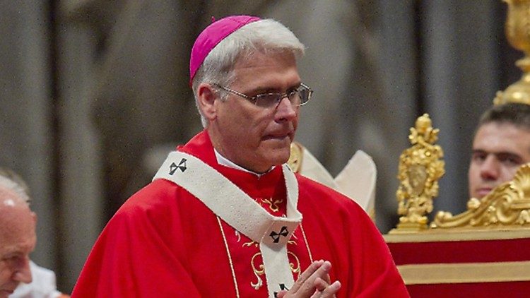 ĐứcTổng Giám mục Paul Coakley, Chủ tịch Hội đồng Giám mục Hoa Kỳ, bày tỏ sự thất vọng về những lời lẽ nặng nề này. Ngài nói rằng Đức Giáo hoàng không phải là đối thủ của ông Trump và cũng không phải là một chính trị gia....