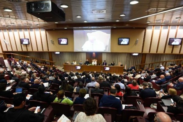 Đức Thánh Cha Lêô XIV gặp các lãnh đạo các hiệp hội giáo dân và phong trào Giáo hội (@Vatican Media) Đức Thánh Cha Lêô XIV gặp các lãnh đạo các hiệp hội giáo dân và phong trào Giáo hội (@Vatican Media)