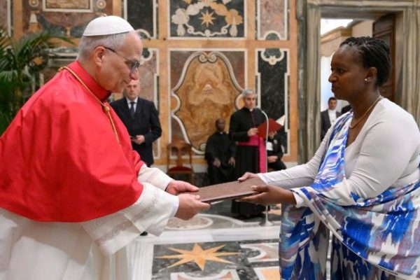 Đức Thánh Cha tiếp các tân đại sứ cạnh Tòa Thánh của một số nước (@Vatican Media) Đức Thánh Cha tiếp các tân đại sứ cạnh Tòa Thánh của một số nước (@Vatican Media)