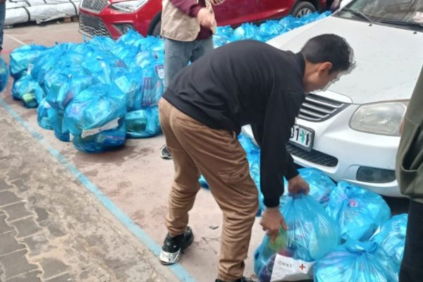 Hiệp hội Phúc lợi Công giáo Cận Đông vận chuyển các gói thực phẩm và đồ dùng vệ sinh  (© CNEWA Jerusalem)