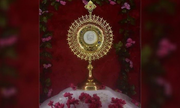 Mặt nhật Thánh Thể