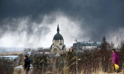 Một nhà thờ ở thành phố Lviv, Ucraina, bị Nga tấn công (AFP or licensors)