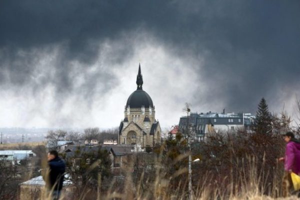 Một nhà thờ ở thành phố Lviv, Ucraina, bị Nga tấn công (AFP or licensors)