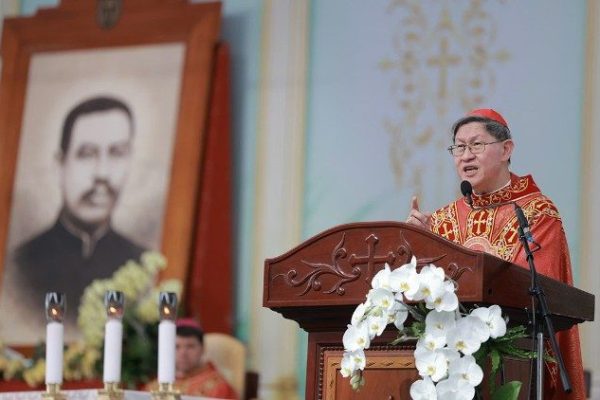 Đại lễ tuyên phong Chân phước cho Linh mục Phanxicô Xaviê Trương Bửu Diệp được chủ sự bởi Đức Hồng y Luis Antonio G. Tagle