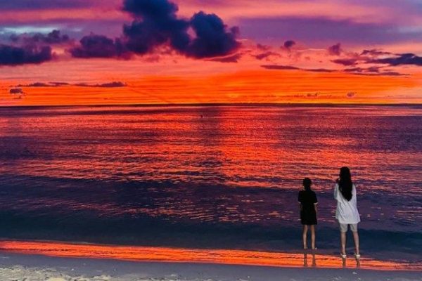 Cảnh hoàng hôn ở Vịnh Tumon, Guam Cảnh hoàng hôn ở Vịnh Tumon, Guam.