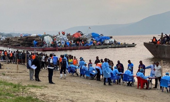 Congo xét nghiệm hành khách sau khi chặn một con tàu chở ca nghi nhiễm Ebola gần Kinshasa, ngày 07/08/2026