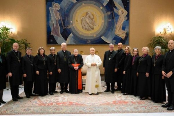 Đức Thánh Cha gặp gỡ các giám mục của Giáo hội Luther Na Uy tại Vatican Đức Thánh Cha gặp gỡ các giám mục của Giáo hội Luther Na Uy tại Vatican, ngày 27.08.2026. (@VATICAN MEDIA)