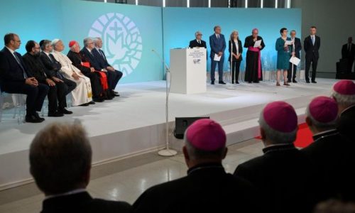 Các đại diện tôn giáo trong cuộc gặp gỡ liên tôn tại Metz  (@Vatican Media)