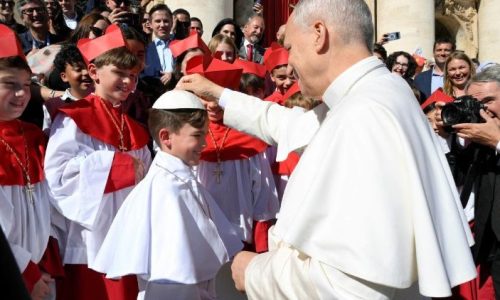 Các thành viên của 'Team 14' gặp gỡ Đức Thánh Cha Lêô tại Roma vào tháng 11/2025 (VATICAN MEDIA)